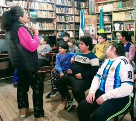 Biblioteca Popular Almafuerte recibió la visita de la comunidad educativa de la Escuela de Educación Especial N° 501