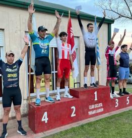 Podios de los hermanos ciclistas Pérez en Trenque Lauquen