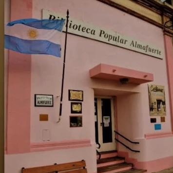 Biblioteca popular Almafuerte presenta el material comprado en la Feria del Libro 2026