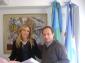 Entrega de documentación por parte de Pablo Martínez a María Jose Herrera, coordinadora del SECLAS.